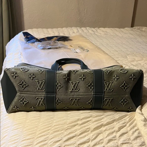 Louis Vuitton Denim tote bag - Picture 2 of 5
